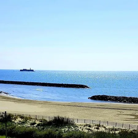 Appartement rénové Front De Mer 61 m2 Vue directe du 4ème Blue Paradise CAP'Diem 3 Clim - Idéal pour un Séjour de 7 j ou plus Wifi, lit 160 - Ascenseur Parking Piscine Pétanque Ping-pong - Plage de Rochelongue Pistes cyclables - Golf&Tennis à 10 mn *